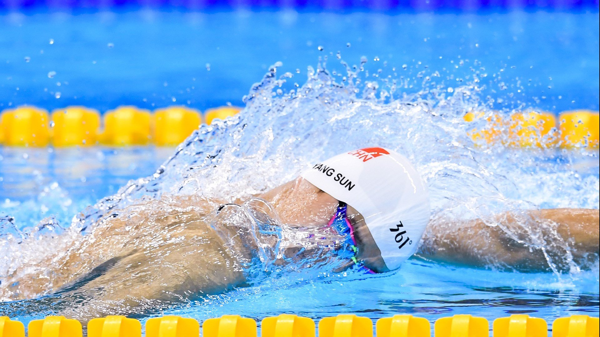 世界杯主办城市第N次场地测试赛 顺利通过草皮与灯光检验